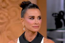Is Kyle Richards “Waiting” for Mauricio Umansky To “Come Back?” Hear Her Answer