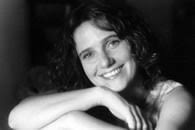 Susanne Deckert, Jahrgang 1964 hat sich seit 26 Jahren intensiv (u.a. in Indien, Holland und England) mit Yoga, Taiji-Qigong, Meditation und Körperarbeit ... - p_susanne