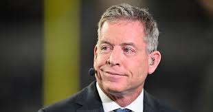 Troy Aikman, Russell Yurk criticize officials for missed PI against Falcons on final drive