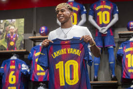 Rakitic Praises Lamine Yamal, Refrains from Messi Comparisons