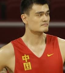 ... después de haber puesto punto y final a su carrera deportiva por culpa de las lesiones. Ming ha vuelto a la Universidad más de 10 años depués. - yao_250
