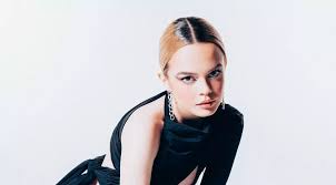 Cine e Bianca Tilici, care s-a înscris la Selecția Națională Eurovision 2026 cu melodia „Keep Fighting”