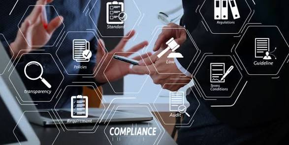 Cumplimiento sin Complicaciones: Un diagrama de flujo que muestra los pasos para Cumple la normativa de seguridad sin complicaciones (Revisión Legal, Instalación Correcta, Auditoría), con el color azul de la Obligación predominante.