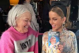 Kate Beckinsale Shares Heartfelt Mother's Day Tribute Amid Mom Judy Loe's Cancer Battle