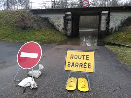 Photos. Haute-Saône : une route coupée avec les inondations à Amoncourt, la Saône monte à Port-sur-Saône