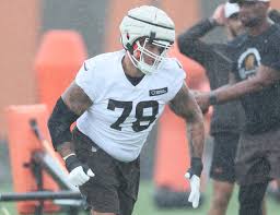 Browns offensive lineman being evaluated for concussion