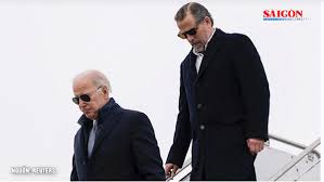 Ông Joe Biden ký lệnh ân xá cho con trai - Hunter Biden