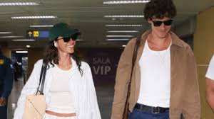 Bruna Marquezine e Shawn Mendes são flagrados em clima de romance; veja