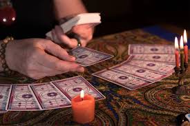 Tarot do dia: previsão para os 12 signos em 25/04/2026