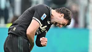 Juve, così butti la Champions! Vlahovic la salva dalla figuraccia col Verona, ma la Roma può andare a -1