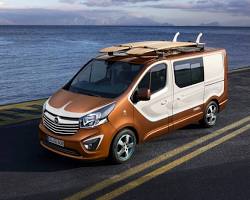 Bilde av Opel Vivaro 9seater loaded with sports equipment, camping gear, and passengers