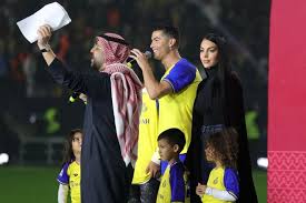 تفاعل على لقطة بين رونالدو وجورجينا في مباراة النصر والرياض