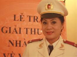 Bà Nguyễn Thị Hồng Ngát nói đã đọc đơn của bà Kim Chi, nhưng về “nguyên tắc thì như thế là không đúng lắm”, vì đơn gửi cho ... - 7e3c501b95334a9b9043f2e3b89127ad