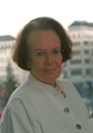 Elisabeth Haug. Geb. in München. Studium der Medizin in München