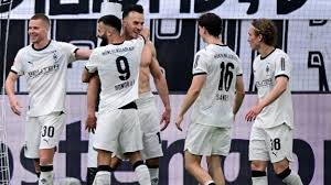 Borussia Mönchengladbach score late for 1-0 win over Dortmund