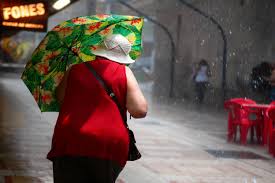 Frente fria traz temporal, queda de temperatura e ventos de até 75 km/h no litoral de SP; veja a previsão