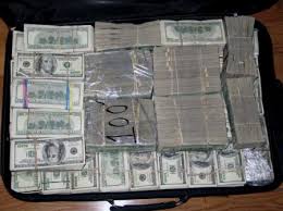 Résultat de recherche d'images pour "valise d'argent dollars euros"