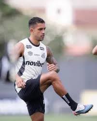 Igor Vinicius tem edema no quadríceps e desfalca o Santos contra o Flamengo