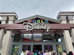 Former Disney Cast Member Reportedly Steals Over 100 Items at Once, Attempts Wearing Disguise to Get Away
