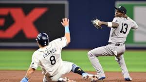 Yankees va al Juego 3 obligado a batear más y pifiar menos
