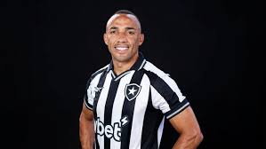 Marçal volta a ser relacionado pelo Botafogo; Santi Rodríguez e Villalba ficam fora