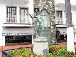 Resultado de imagen para john huston statue puerto vallarta