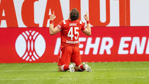 Kaiserslautern beat Bochum 2-0 to stay near promotion places
