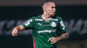 Paulinho sofre entorse no tornozelo e volta a ser desfalque do Palmeiras