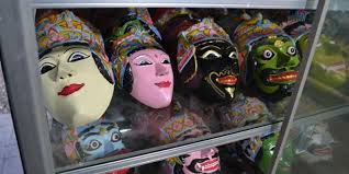 Hasil gambar untuk kerajinan topeng