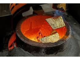Gold Rebounds as Speculation of Yen Intervention Weakens Dollar