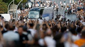 This was Real Madrid's arrival at the Bernabéu before the match against Inter