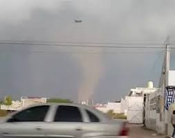 Torbellino sorprende a comerciantes y causa daños en Central de Abastos de Actopan, Hidalgo