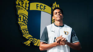 Víctor Rofino oficializado no Famalicão: 