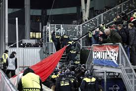 Unticketed Genk fans delay kick-off against Utrecht, away section closed