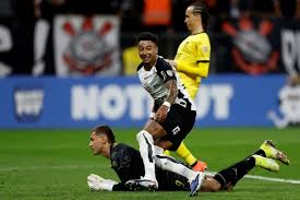 Corinthians a sellar su clasificación con Lingard, un inglés más sudamericano