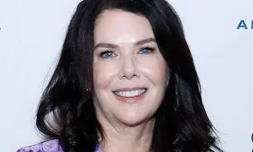 Lauren Graham and Her Gilmore Girls Mom Kelly Bishop Have an Adorable Reunion - E! Online