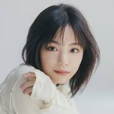 當真あみ、顔より巨大なスイカに衝撃！可愛すぎると話題沸騰🍉 - Imagen principal del artículo