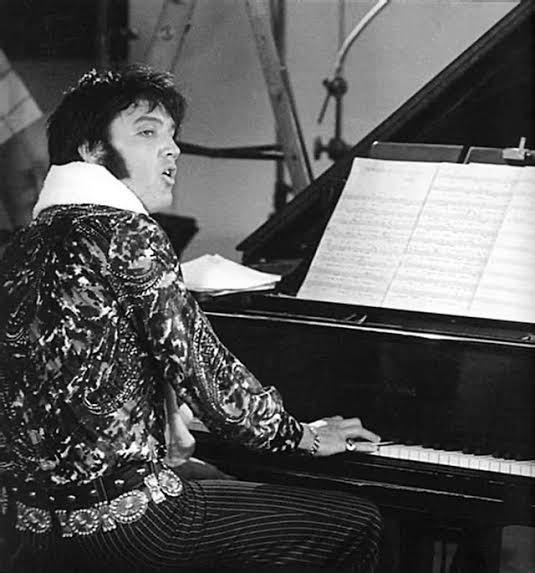 ELVIS ALONE AT THE PIANO!!! DID YOU KNOW?? On May 19 ...