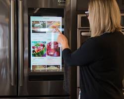 Изображение: smart refrigerator screen displaying recipe suggestions based on available ingredients