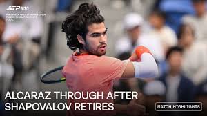 Highlights: Alcaraz avanza a SF de Tokio tras la retirada de Shapovalov