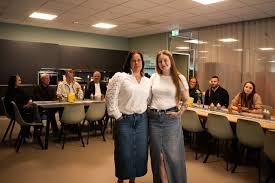 Marlene (28) og Charlotte (51) kjemper om å vinne «Sommerhytta»