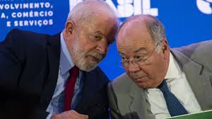 Lula dá bronca em Vieira por dizer que EUA podem intervir no Brasil