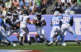 Eagles' RB Saquon Barkley is questionable to return with a stinger — Yahoo Sports