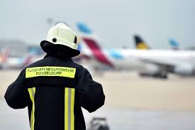 Feuerwehr-Großeinsatz an Eurowings-Flugzeug – „Massenanfall von Verletzten“-Alarm ausgelöst — RP Online