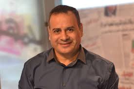 متصل يستغيث بالقرموطي: 'مدرستنا مليانة براغيت. . والأخير يرد: لازم تصورها'