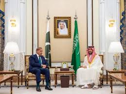 گفت‌وگوی بن‌سلمان ‌و شهباز شریف درباره آخرین تحولات در منطقه/ نخست‌وزیر پاکستان از موضع عربستان جهت...