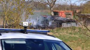 Brandvæsenet rykkede ud til skur i flammer