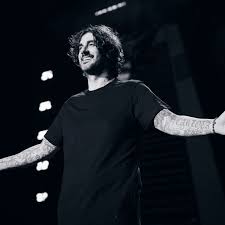 Melendi Enamora Uruguay: Un Éxito de 20 Años de Música