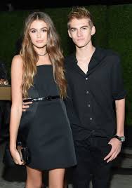 Résultat de recherche d'images pour "cindy crawford daughter"