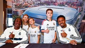 Militão et Yan Diomande, protagonistes de la séance de signatures à Barcelone